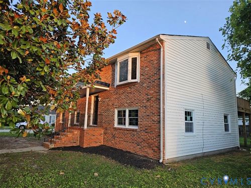 1211 Clifton Dr, Colonial Heights, VA, 23834-2203 | Card Image