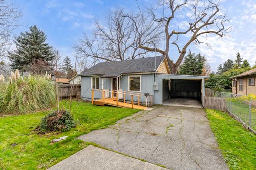 609 Se Riverside Ave, Grants Pass, OR, 97526-3212 | Card Image