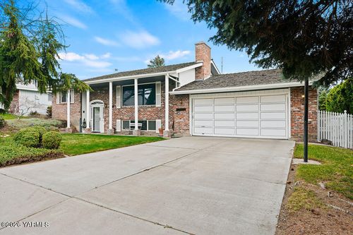 801 S 69th Ave, Yakima, WA, 98908-1811 | Card Image