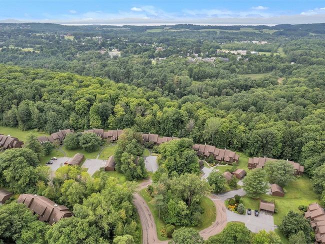 342 Acorn Ln, Condo with 2 bedrooms, 3 bathrooms and null parking in Shelburne VT | Image 30