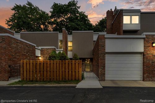 2063 Hyde Park, Detroit, MI, 48207 | Card Image