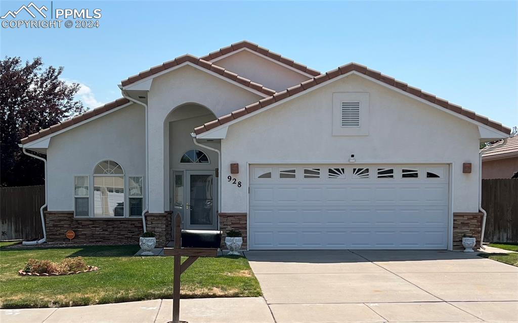 Walnutcrest Dr, Pueblo, CO 81005
