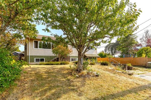2847 Inlet Ave, Saanich, BC, V9A2M6 | Card Image