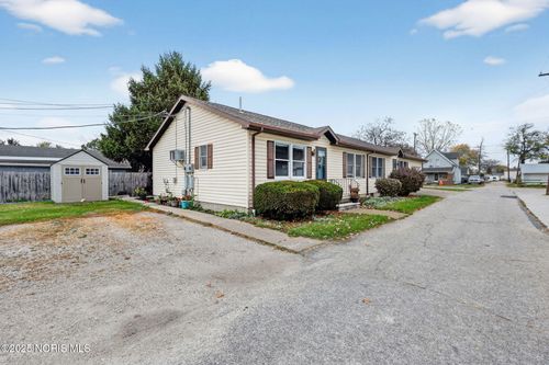 101 W Perry St, Walbridge, OH, 43465-1150 | Card Image