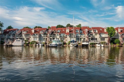 623 Main St, Vermilion, OH, 44089-1043 | Card Image