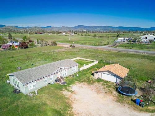 243 Highway 234, Eagle Point, OR, 97524-7827 | Card Image
