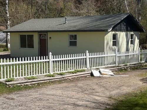 4811 S 33 1/2 Rd, Cadillac, MI, 49601-9612 | Card Image