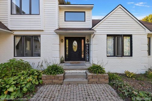 8793 Webster Hills Rd, Dexter, MI, 48130-9683 | Card Image