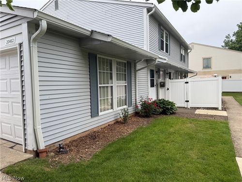 20462 Williamsburg Court, Middleburg Heights, OH, 44130 | Card Image