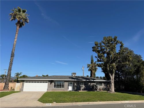 1246 Shamrock Dr, San Bernardino, CA, 92410-1040 | Card Image