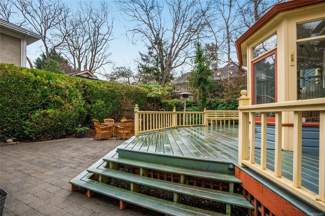 1023 St Charles St, House other with 3 bedrooms, 3 bathrooms and 6 parking in Victoria BC | Image 38