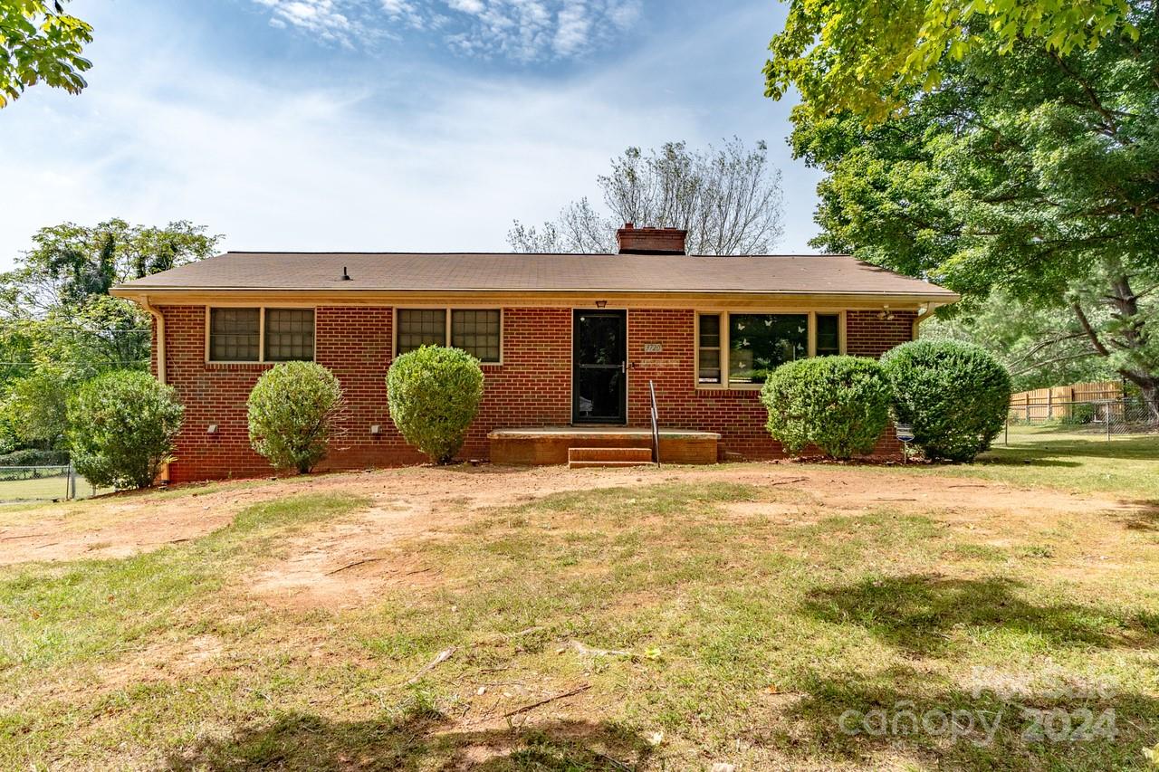 Prospect Dr, Winston Salem, NC 27105