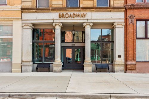 234 N Broadway, MILWAUKEE, WI, 53202-5822 | Card Image