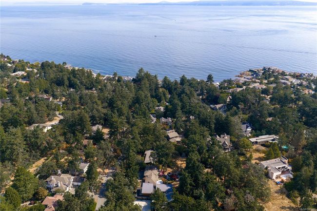 3935 Tudor Ave, House other with 4 bedrooms, 3 bathrooms and 2 parking in Saanich BC | Image 29