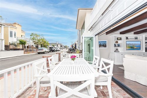 213 34th St, Newport Beach, CA, 92663 | Card Image