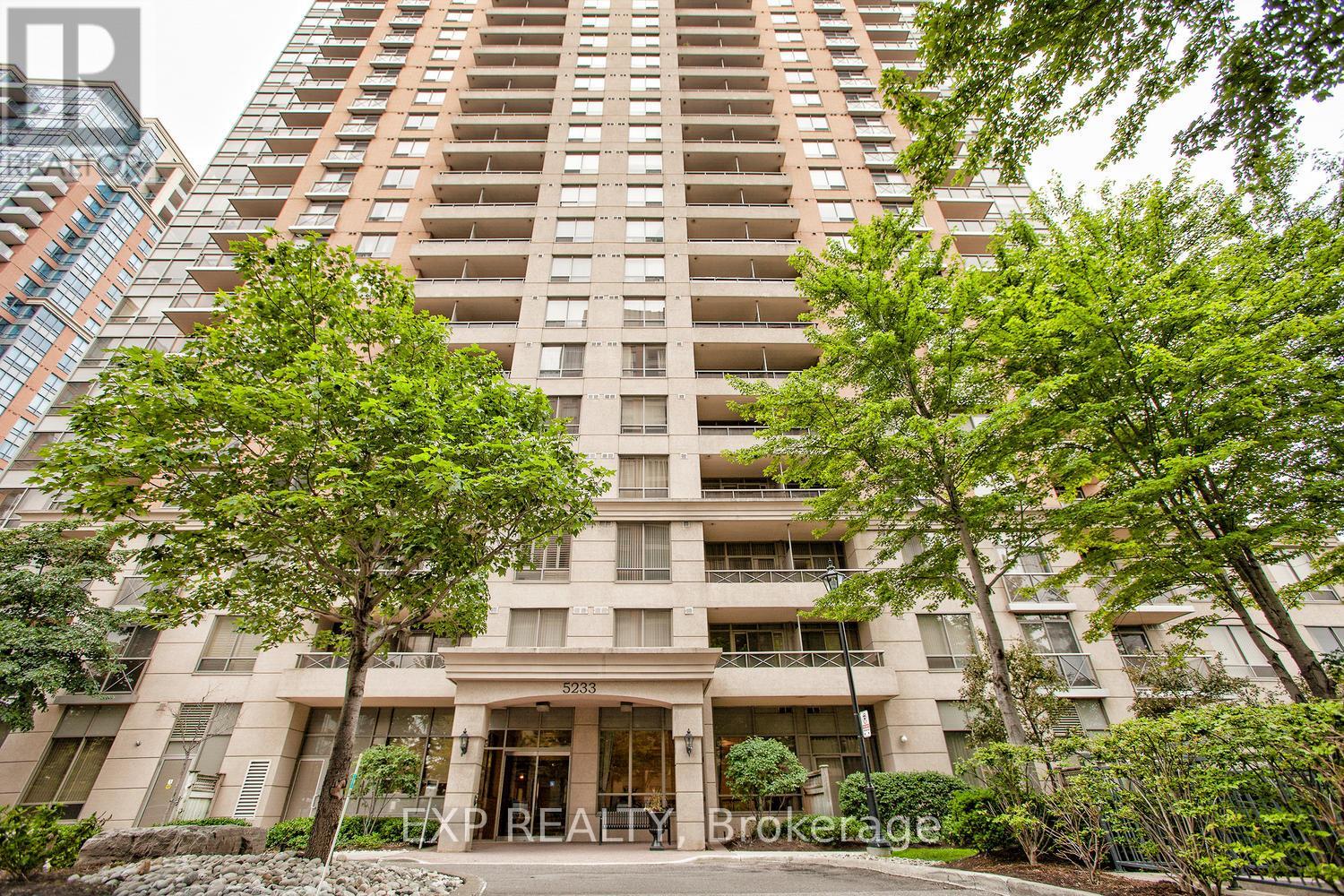 Residential in Toronto (Islington-City Centre West) 2