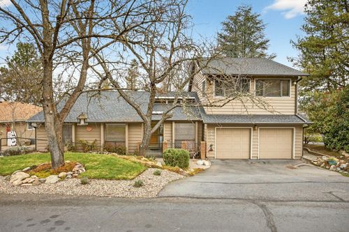 2585 Freedom Way, Medford, OR, 97504-8512 | Card Image