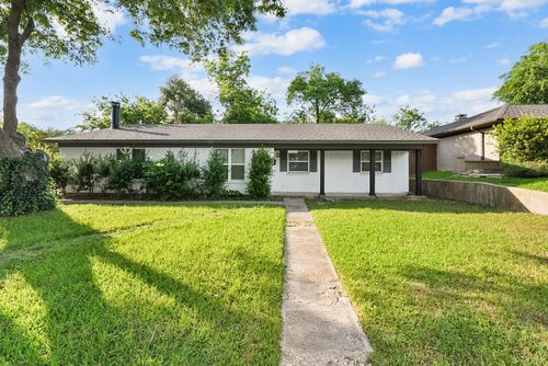 1425 Oakhill Dr, Plano, TX, 75075-8762 | Card Image