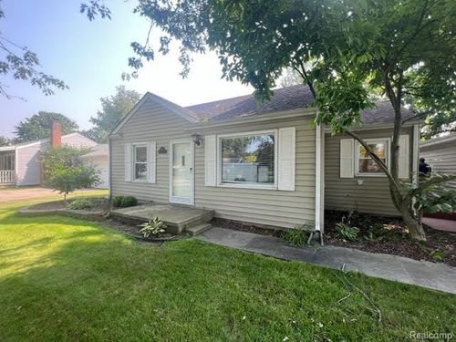 9024 Marlowe Ave, Plymouth, MI, 48170-4036 | Card Image