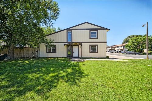 900 Maplehurst Ct, Virginia Beach, VA, 23462-4918 | Card Image