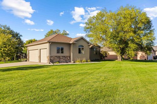 4295 49th Avenue S, Fargo, ND, 58104 | Card Image