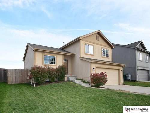 9138 Summit St, Omaha, NE, 68122-3047 | Card Image