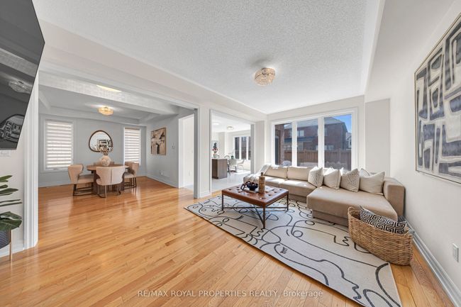 9 Av Micklefield, House other with 4 bedrooms, 3 bathrooms and 2 parking in Whitby ON | Image 11