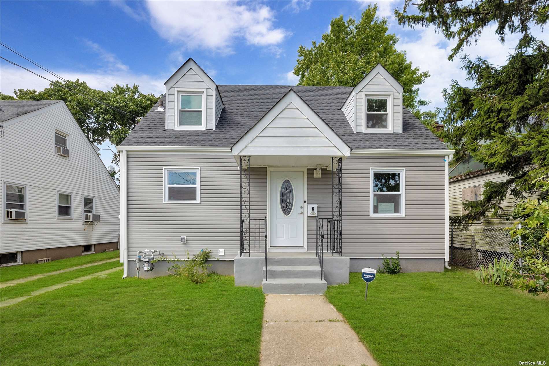 Frederick Ave, Roosevelt, NY 11575