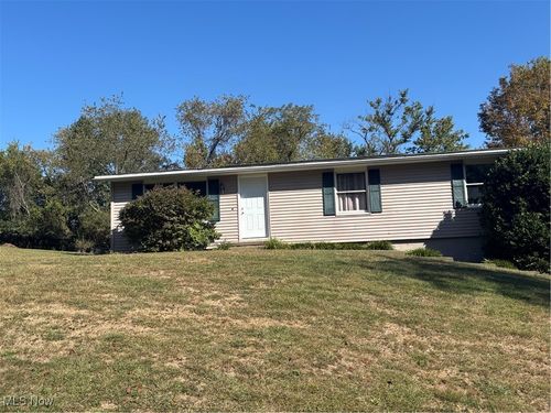 3835 Holbein Dr, Zanesville, OH, 43701-8715 | Card Image
