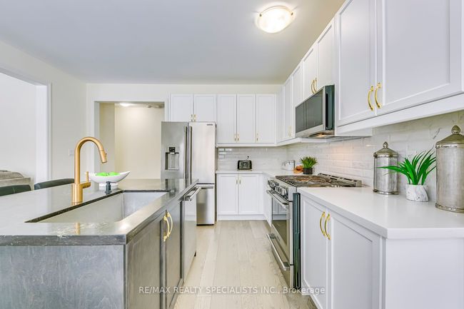 328 Valleyway Dr, House other with 8 bedrooms, 6 bathrooms and 4 parking in Brampton ON | Image 10