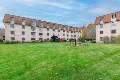 apt-110-135 Grove St, Rockland, MA, 02370-2330 | Card Image