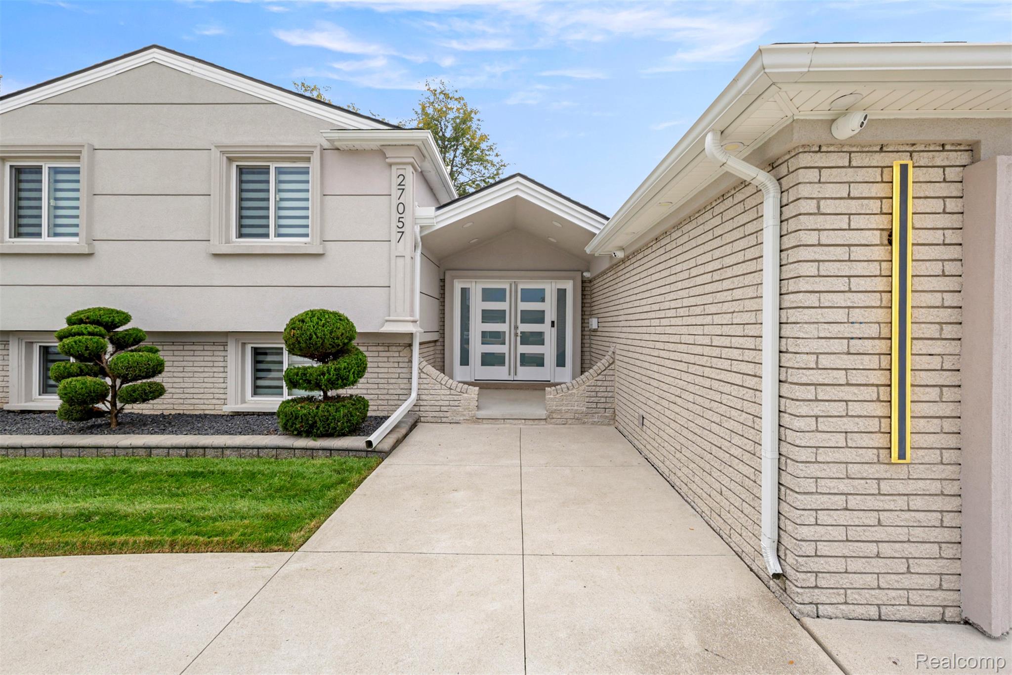 27057 Simone St, Pending in Dearborn Heights - eXp Realty