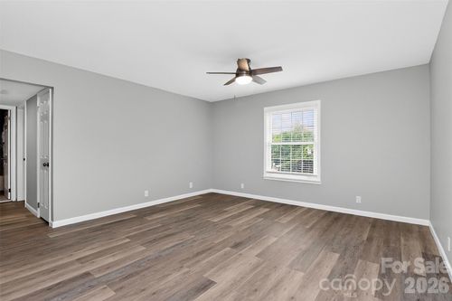 e-2610 Park Rd, Charlotte, NC, 28209-1361 | Card Image