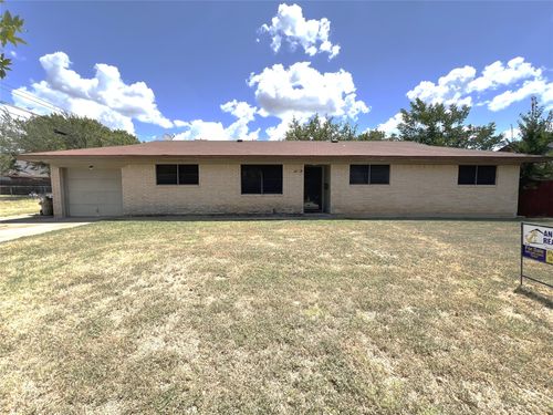 410 N Rosalee St, Henrietta, TX, 76365-2405 | Card Image
