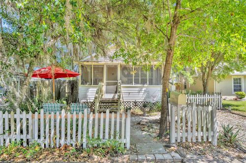 140 N Johns St, MOUNT DORA, FL, 32757-5737 | Card Image