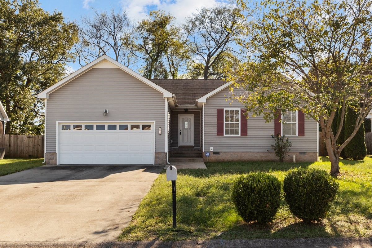 Maliki Dr, Clarksville, TN 37042