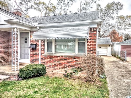 9924 Roseland St, Livonia, MI, 48150-2740 | Card Image