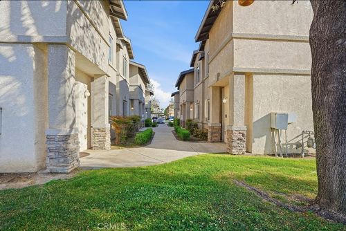 600 Hosking, Bakersfield, CA, 93307 | Card Image
