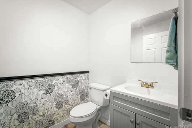 150 W Faust St, House other with 2 bedrooms, 3 bathrooms and null parking in New Braunfels TX | Image 40