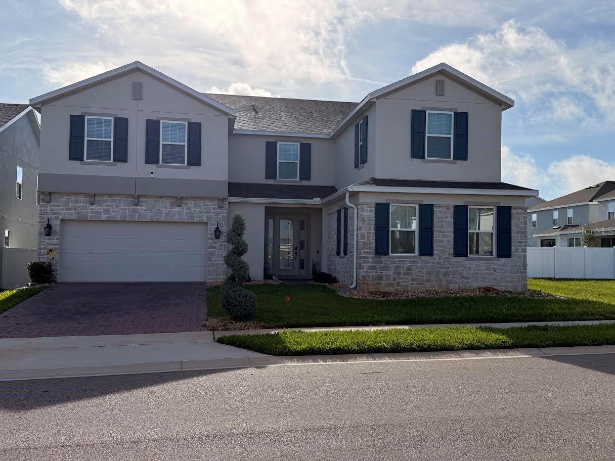 Residential in GROVELAND