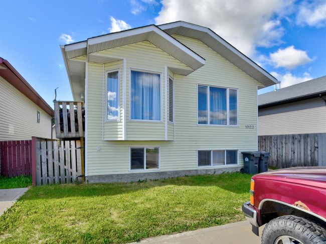 10123 98 A Street, Home with 5 bedrooms, 3 bathrooms and 3 parking in Sexsmith AB | Image 1