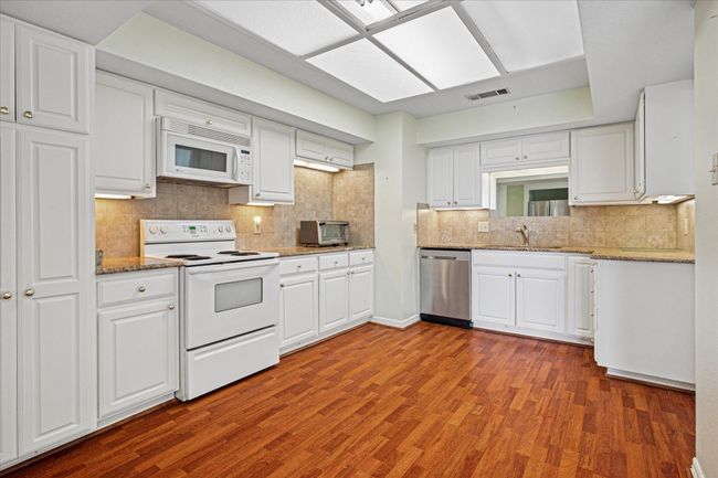 Kitchen | Image 7