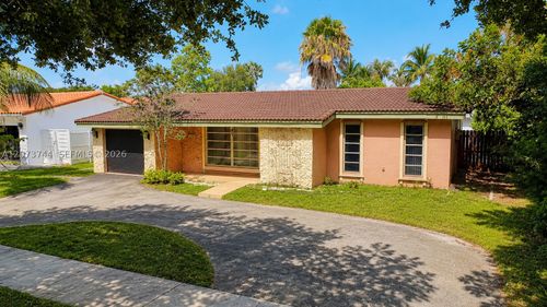 1060 N Douglas Rd, Pembroke Pines, FL, 33024-4762 | Card Image
