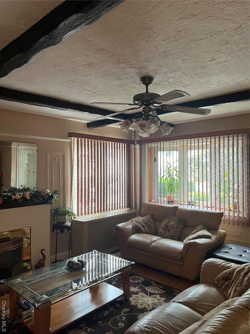 8935 210th Pl, Queens Village, NY, 11427-2228 | Card Image