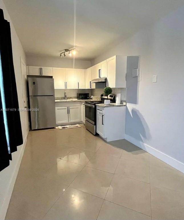 Residential Lease in Hollywood 3