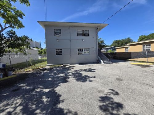 925 Nw 69th St, Miami, FL, 33150-4760 | Card Image