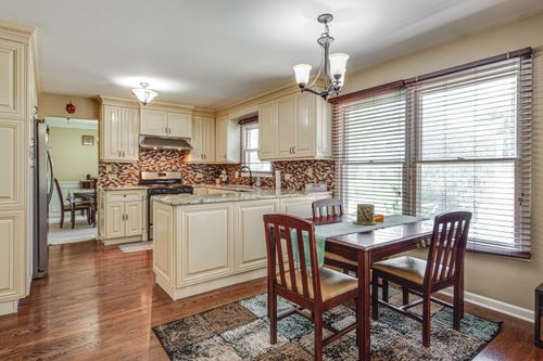 2238 Gleneagles Dr, Naperville, IL, 60565-3132 | Card Image