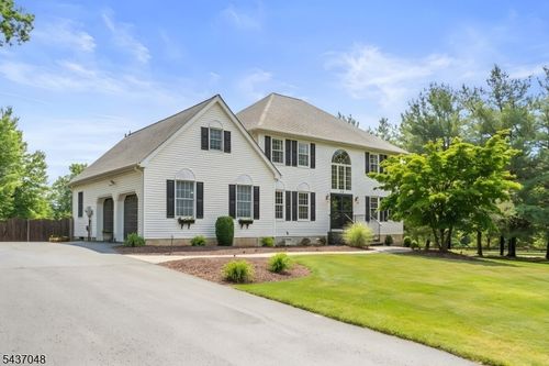 24 Powelson Dr, Hillsborough, NJ, 08844-2241 | Card Image