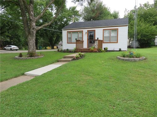 301 Oak St, Valley Falls, KS, 66088-1214 | Card Image
