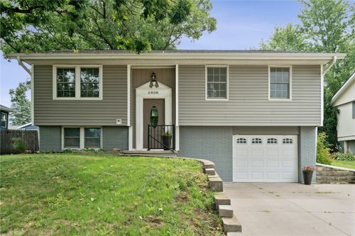 6808 Kelburn Ln Ne, Cedar Rapids, IA, 52402-5932 | Card Image